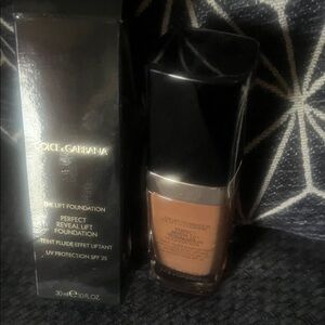 Dolce & Gabbana Lift Foundation - Warm Brown